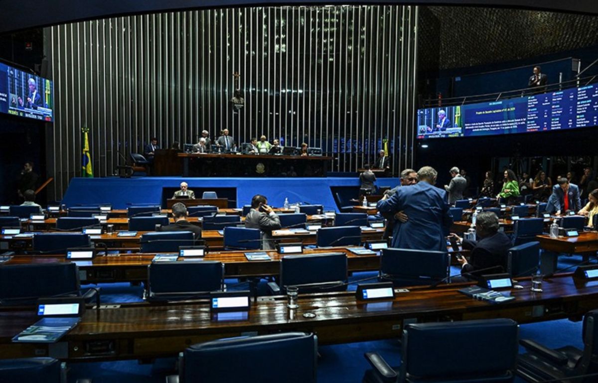 Senado pode votar Redata nesta terça; parecer de Cid Gomes ainda está pendente