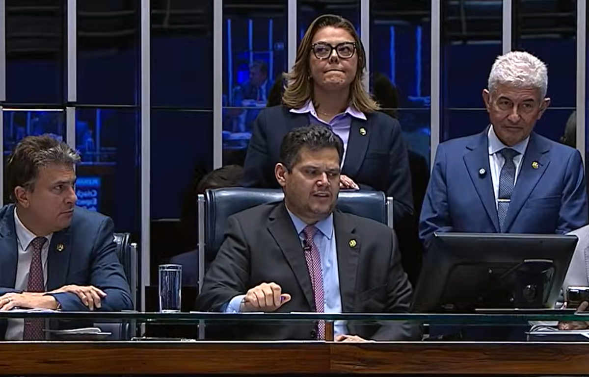 Senado aprova Redata em votação simbólica; texto vai à sanção