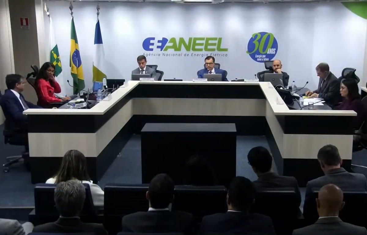 Aneel adia decisão sobre postes mais uma vez em busca de acordo com Anatel